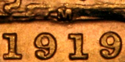 Reverse of 1919 Melbourne Mint Sovereign Close Up of Date & Mintmark
