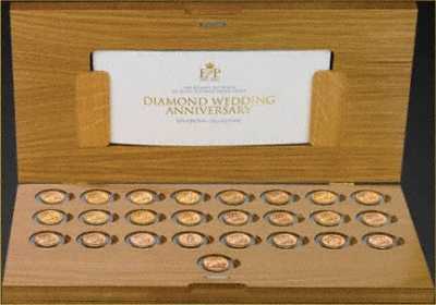 1957 to 2007 25  Coin ER II Diamond Wedding Gold Sovereign Collection in Box